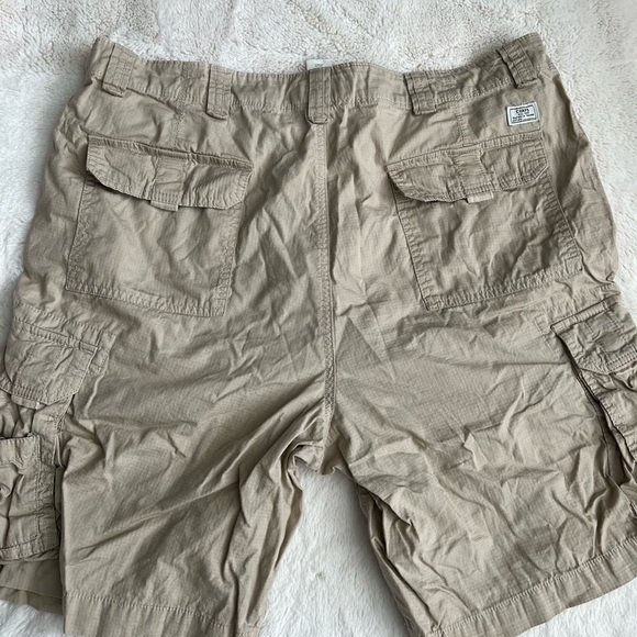 CHAPS Mens Cargo Shorts Size 38 Khaki Beige | Multi-Pocket Outdoor Hiking Casual - Picture 2 of 11